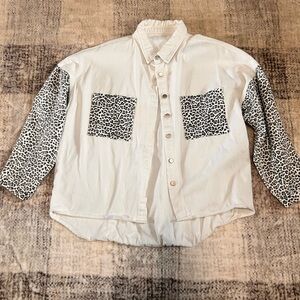 Stylish White and Black Leopard Print Men's Jacket
